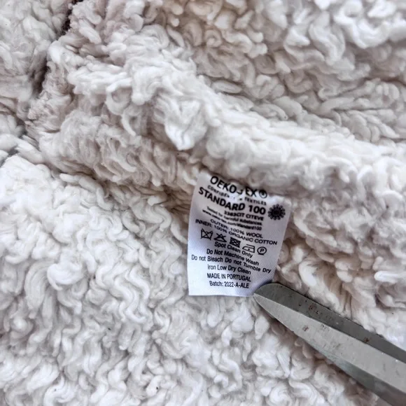 The Simple Folk Kids Undyed Wood Toggle Wool Vest 12-18 Months - Picture 8 of 8